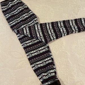 Woman’s fleece knit leggings